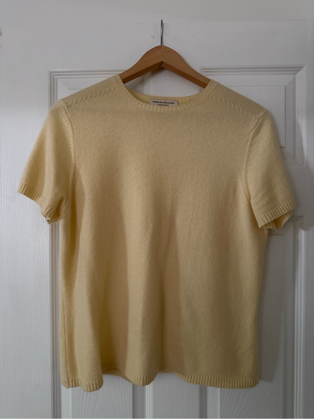 Valerie Stevens Short-Sleeve Cashmere Crewneck - Pale Yellow